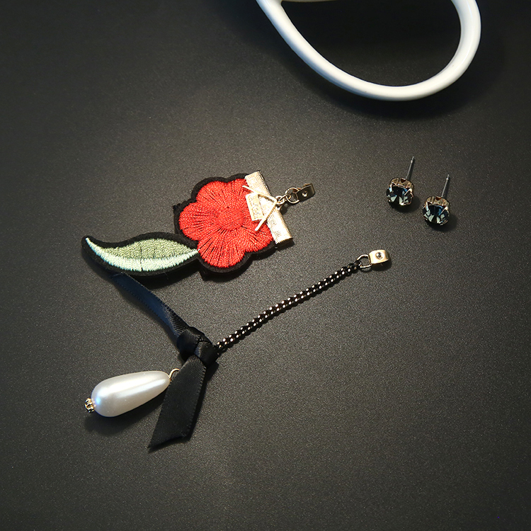 家佳樂文學時尚刺繡耳環(huán)不對稱耳釘長款珍珠吊墜