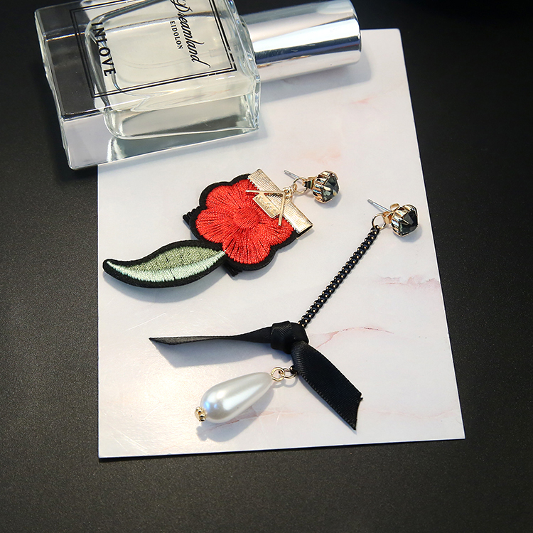 家佳樂文學時尚刺繡耳環(huán)不對稱耳釘長款珍珠吊墜