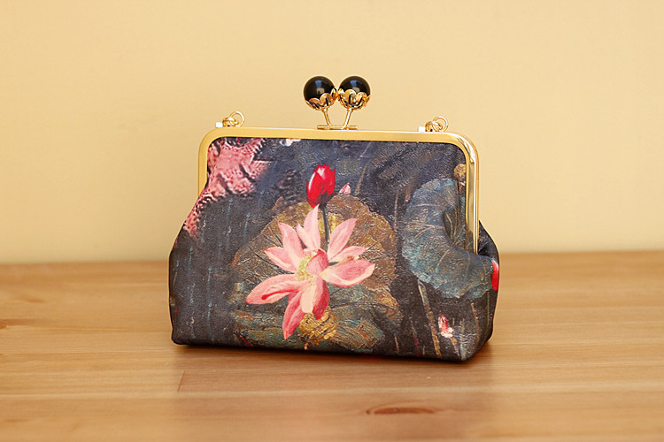 家佳樂文學(xué)復(fù)古水墨荷花斜挎旗袍手工包