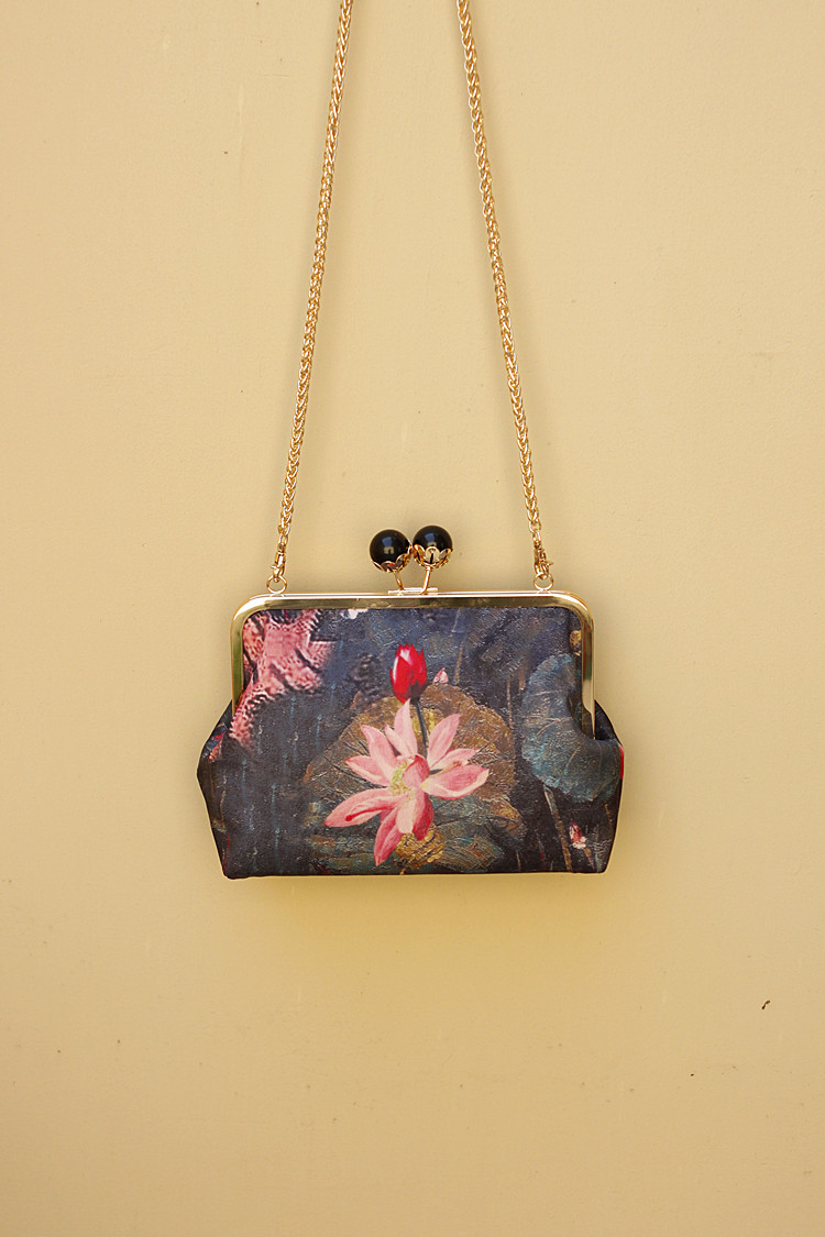 家佳樂文學(xué)復(fù)古水墨荷花斜挎旗袍手工包