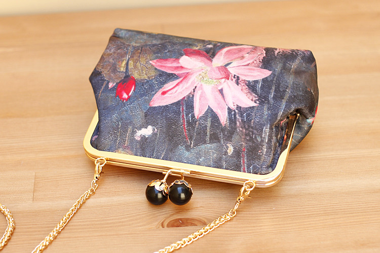 家佳樂文學(xué)復(fù)古水墨荷花斜挎旗袍手工包