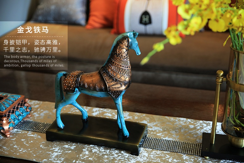 威風(fēng)凜凜，鎧甲鐵騎馬型鐵藝工藝品