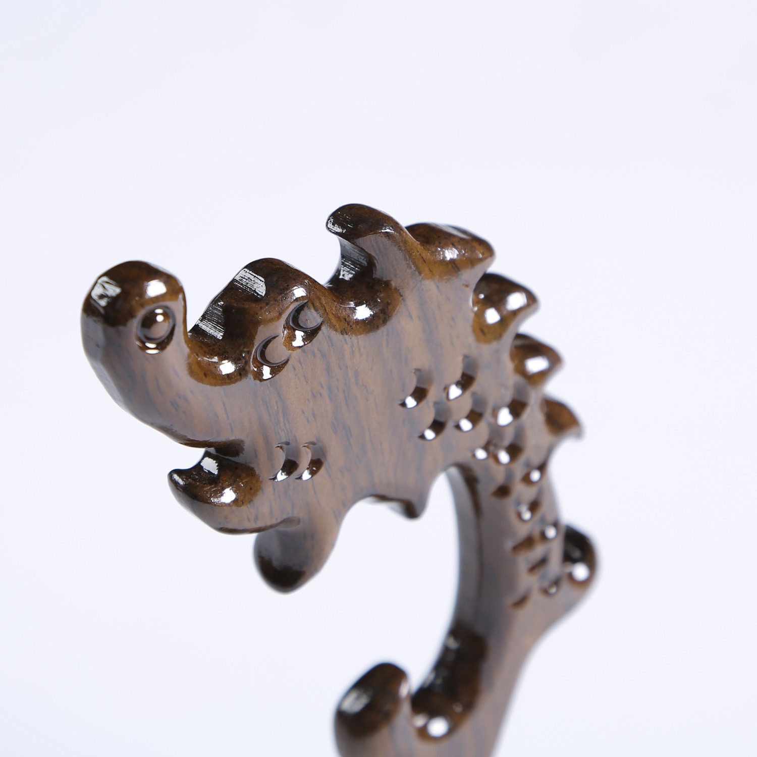 龍頭玉架木雕，細膩精致木雕