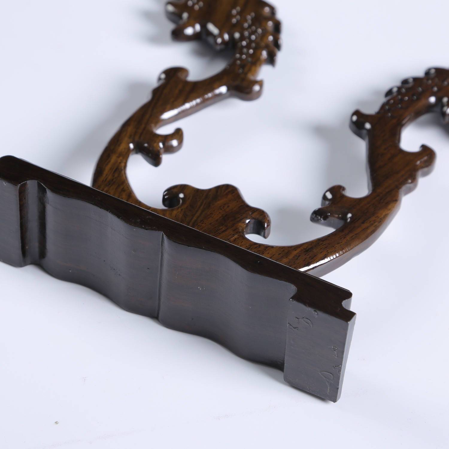 龍頭玉架木雕，細膩精致木雕