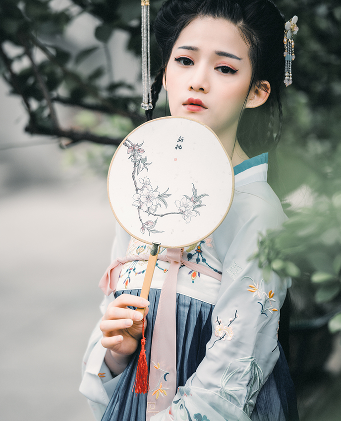 素雅繡花漢服，仙氣十足齊胸襦裙