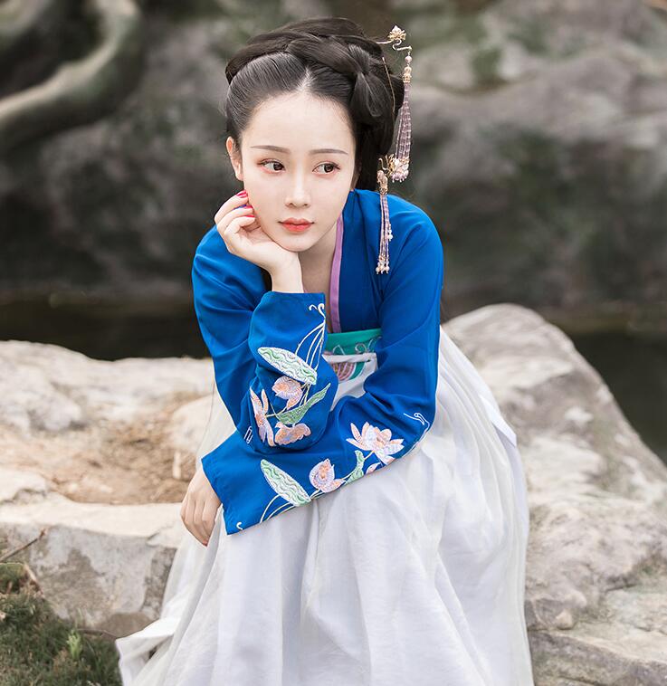 漢服荷花刺繡清新古裝，錦絲皺齊胸襦裙?jié)h服