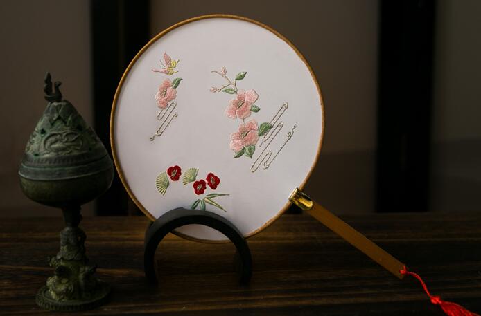 三款國色芳華刺繡團(tuán)扇，周邊流蘇古典扇子