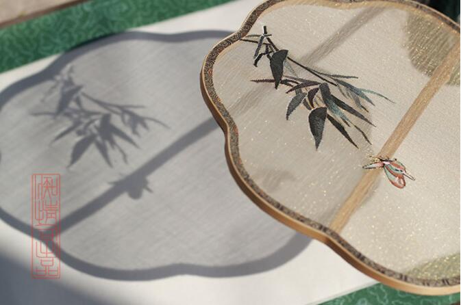 夢蝶緙絲團扇，梅鹿竹宮扇團扇