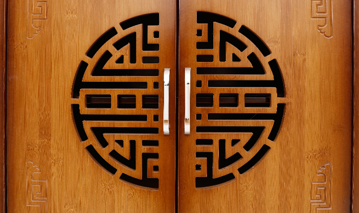 中式復(fù)古實(shí)木福紋窗花儲(chǔ)物柜子