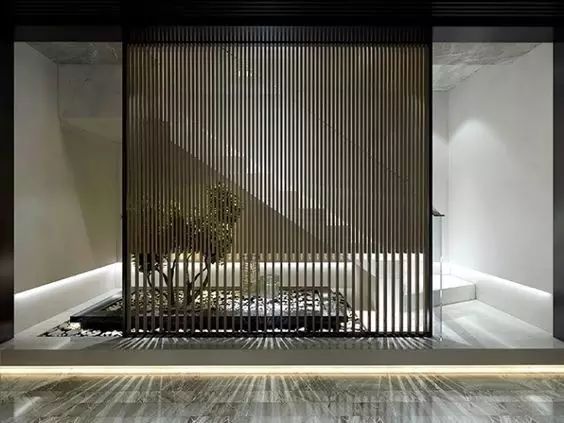 院中的屏風(fēng)如溫婉的女子，恬靜優(yōu)雅