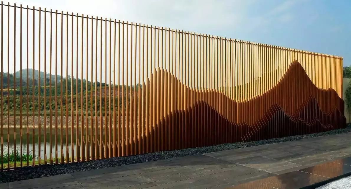 院中的屏風(fēng)如溫婉的女子，恬靜優(yōu)雅