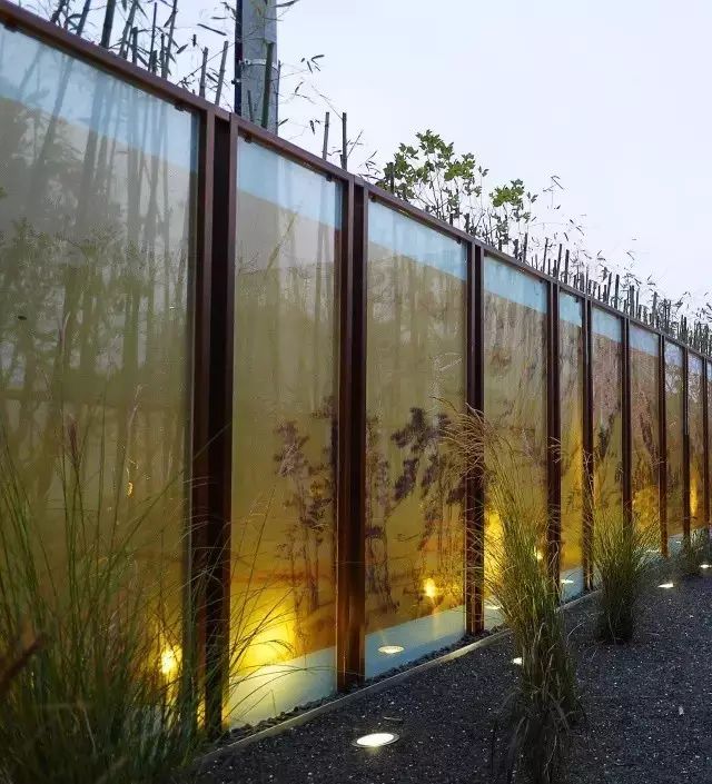 院中的屏風(fēng)如溫婉的女子，恬靜優(yōu)雅