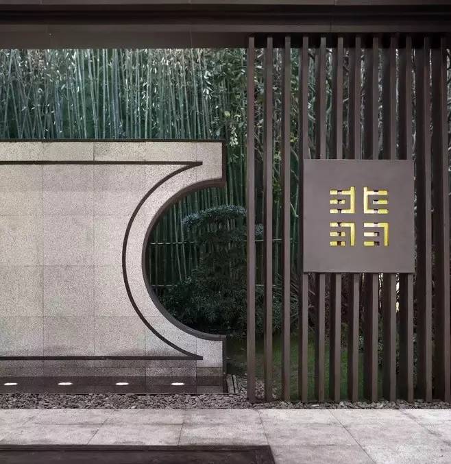 院中的屏風(fēng)如溫婉的女子，恬靜優(yōu)雅