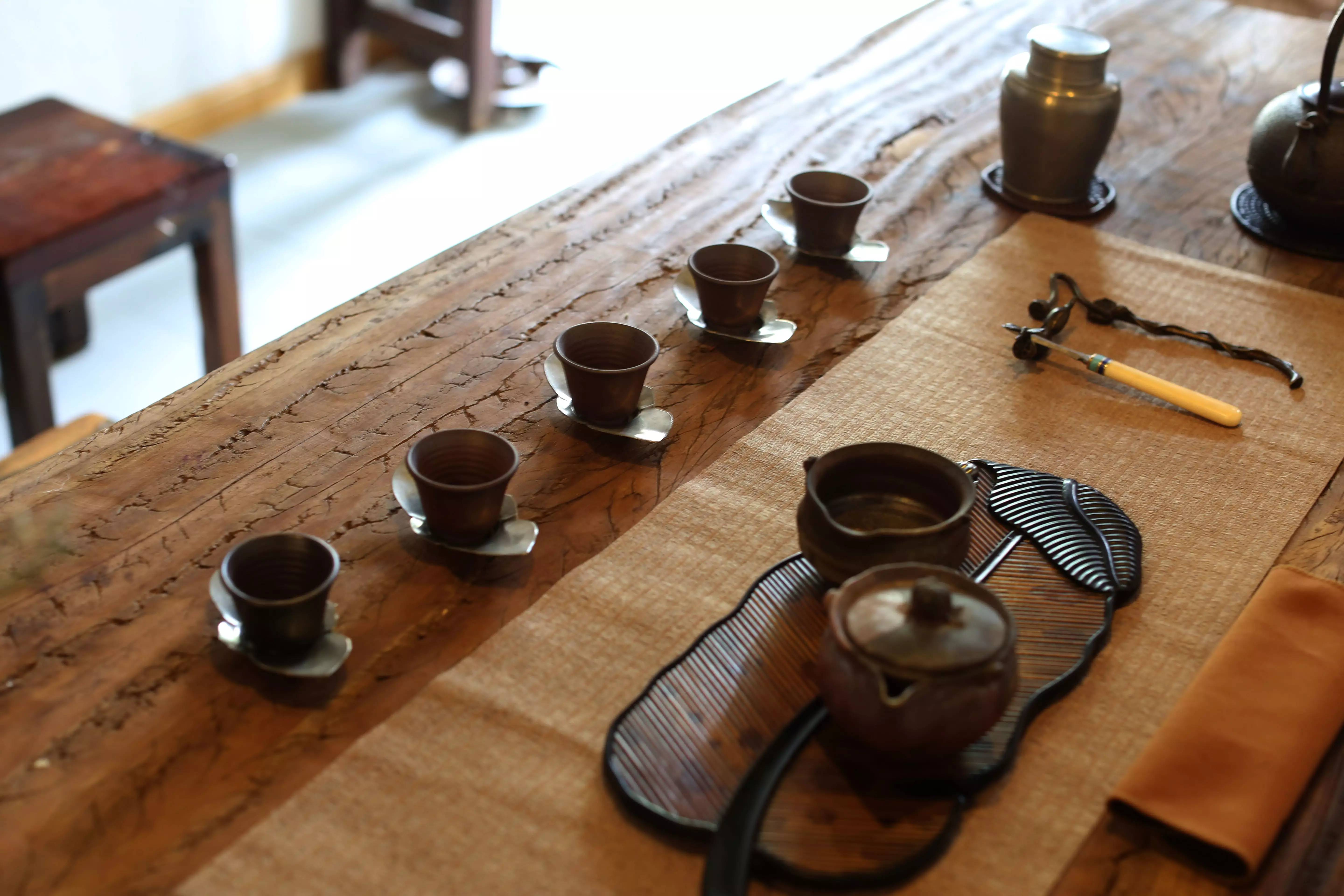 茶桌宏觀世界，茶湯沁人心