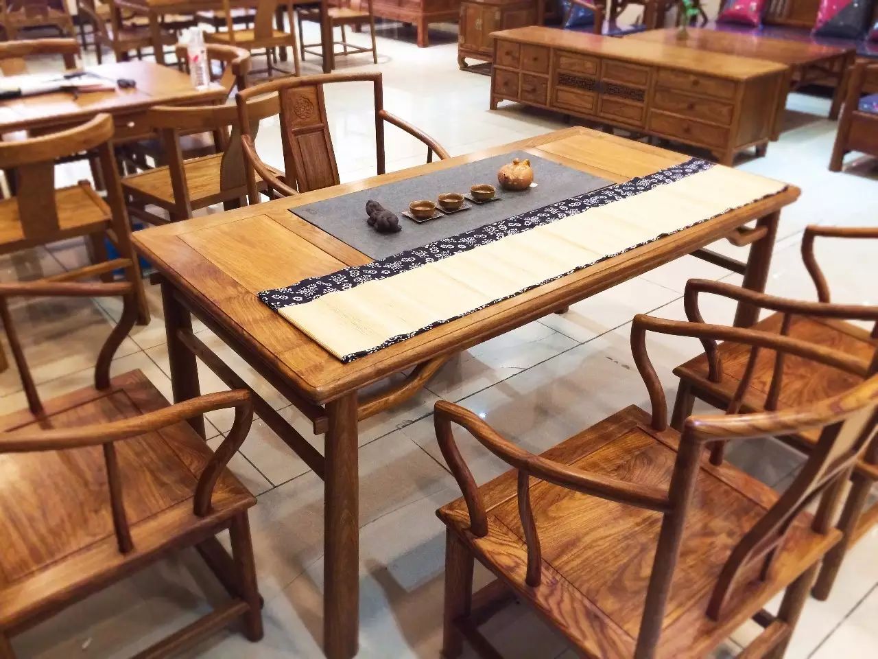 一方茶桌，萬種風(fēng)情!