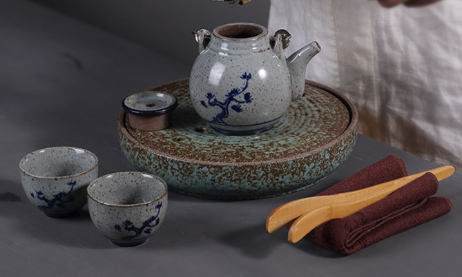 復(fù)古陶瓷一壺兩杯茶具，粗麻繩提梁壺具