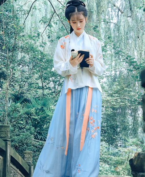 傳統(tǒng)漢服褙子褶裙，宋制繡花楓葉裙