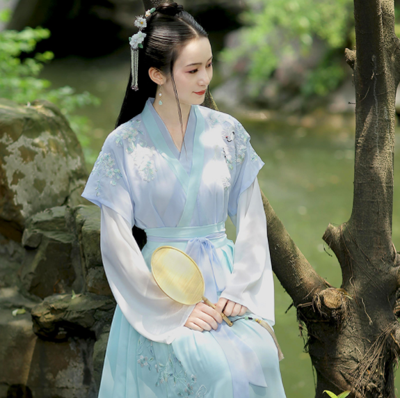 淺交領(lǐng)半臂雙鶴刺繡，改良漢服襦裙