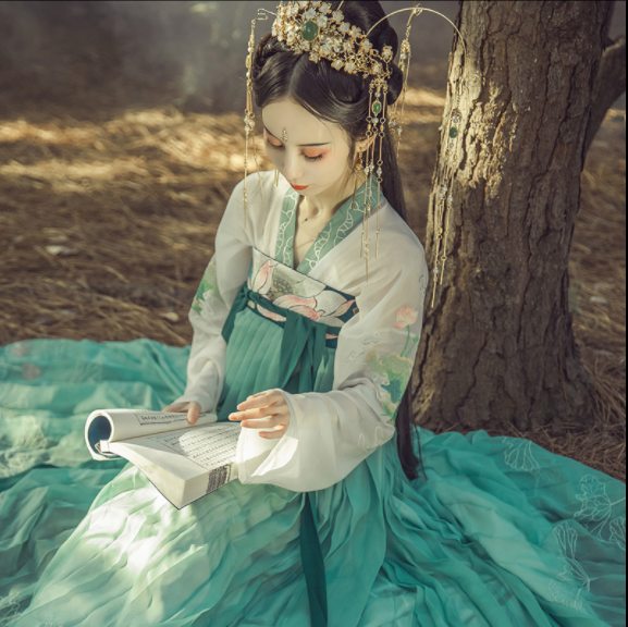 齊胸襦裙?jié)h服，仙女蓮花荷葉刺繡裙