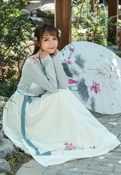 原創(chuàng)漢服清新仙女古裝，荷花刺繡齊胸襦裙