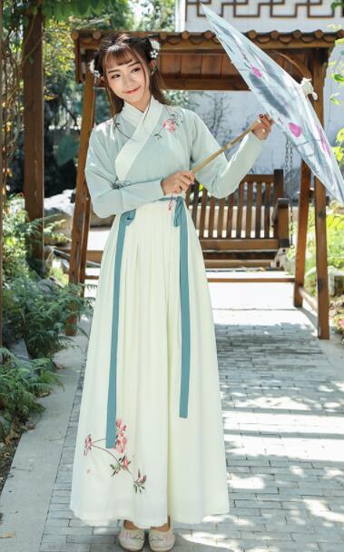原創(chuàng)漢服清新仙女古裝，荷花刺繡齊胸襦裙