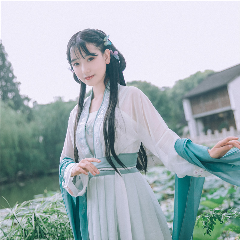 三款魏晉風(fēng)優(yōu)雅漢服，配上清新脫俗的你