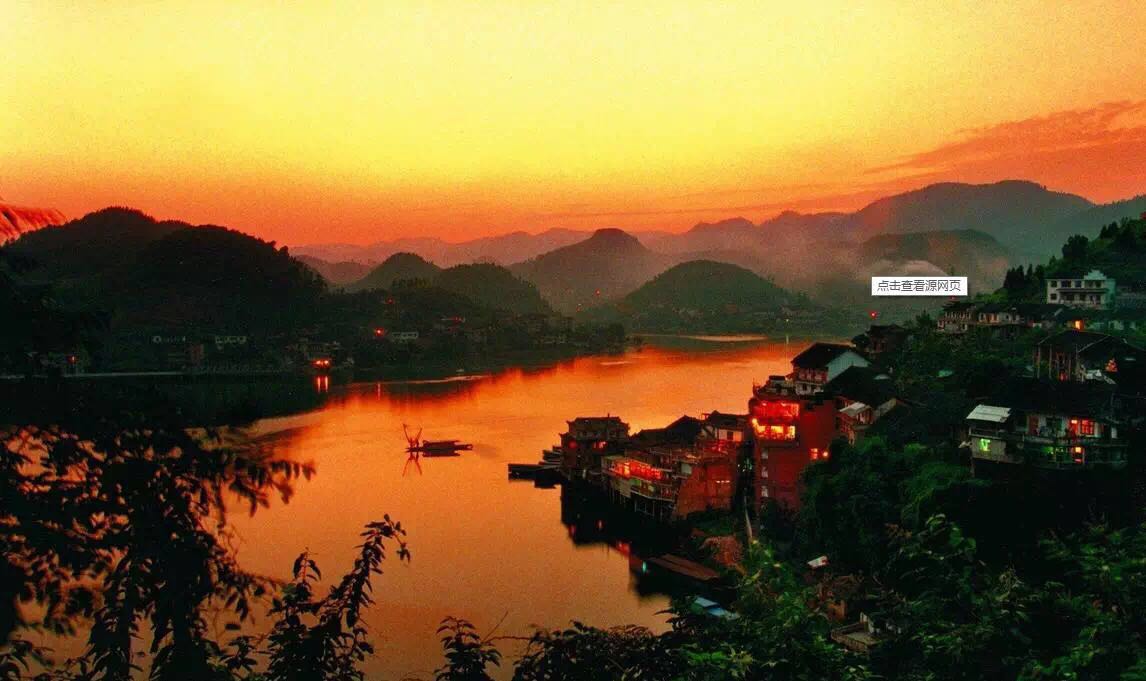 一座掛在瀑布上的古鎮(zhèn)，水靈地靈芙蓉鎮(zhèn)