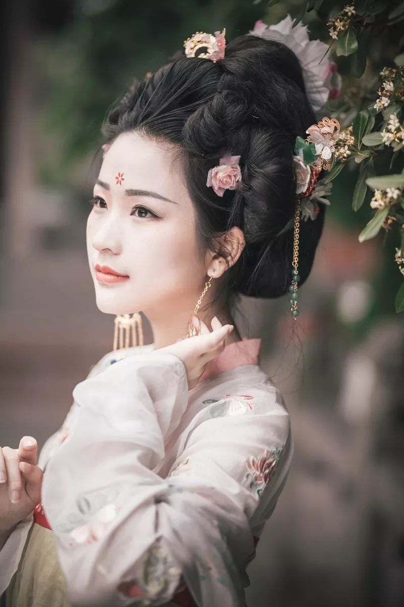 一組優(yōu)秀的古裝美女?dāng)z影賞析，韻味十足