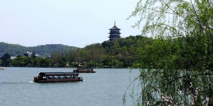 踏青尋色，春風(fēng)十里不如你