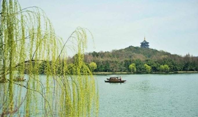 踏青尋色，春風(fēng)十里不如你