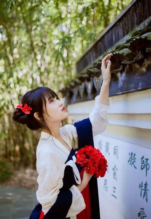 古裝攝影，山際見來煙，竹中窺落日