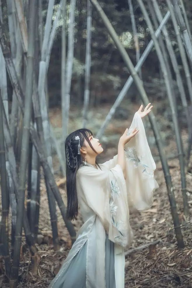 古裝攝影，山際見(jiàn)來(lái)煙，竹中窺落日