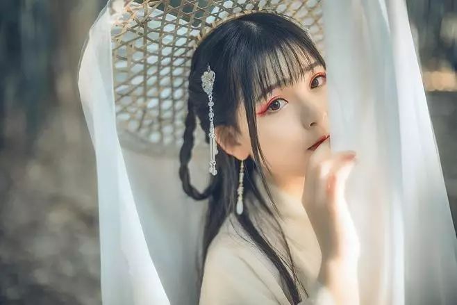 古裝攝影，山際見(jiàn)來(lái)煙，竹中窺落日