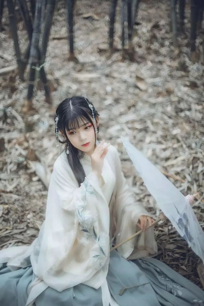 古裝攝影，山際見(jiàn)來(lái)煙，竹中窺落日