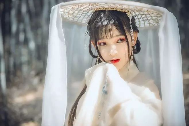 古裝攝影，山際見(jiàn)來(lái)煙，竹中窺落日