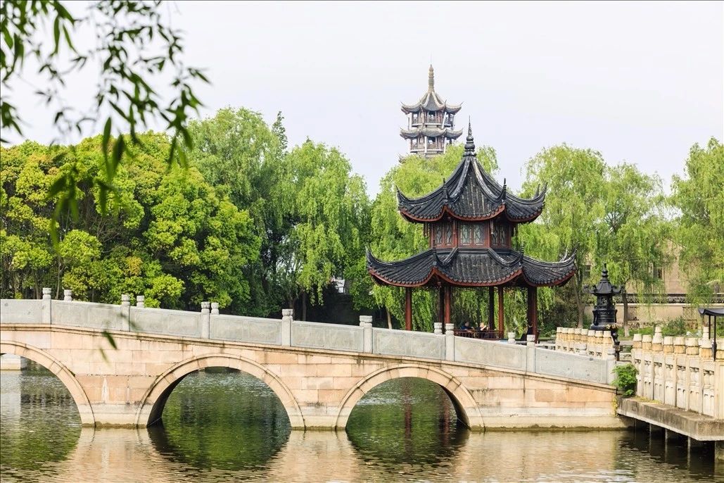 古鎮(zhèn)最美季節(jié)，你就是畫中人