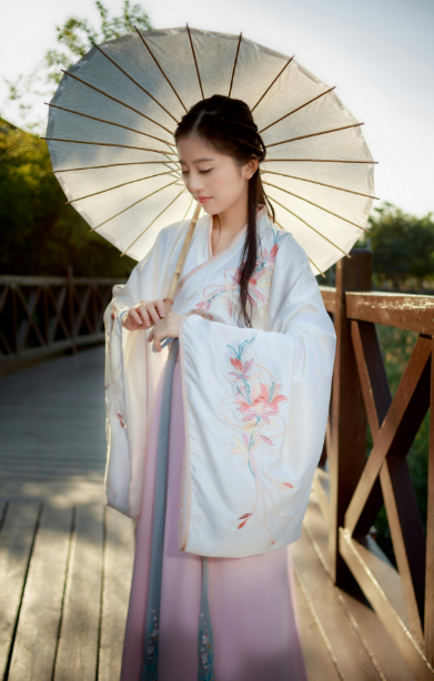 襦裙齊胸古裝漢服，給你帶來優(yōu)雅的美