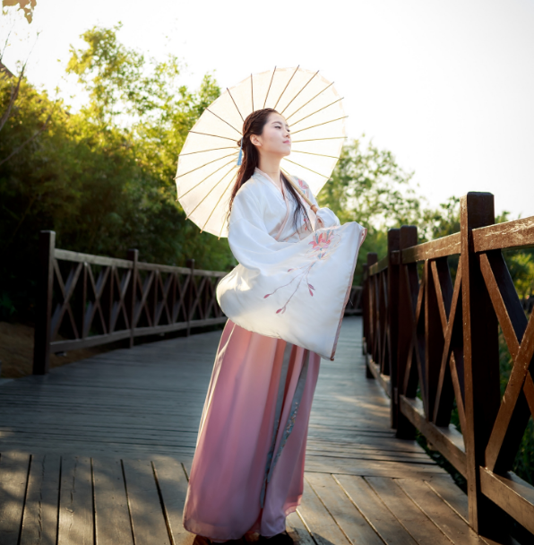 襦裙齊胸古裝漢服，給你帶來優(yōu)雅的美