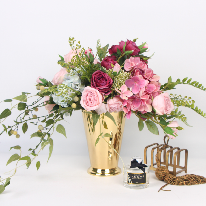 花藝的美，雨露中的花藝