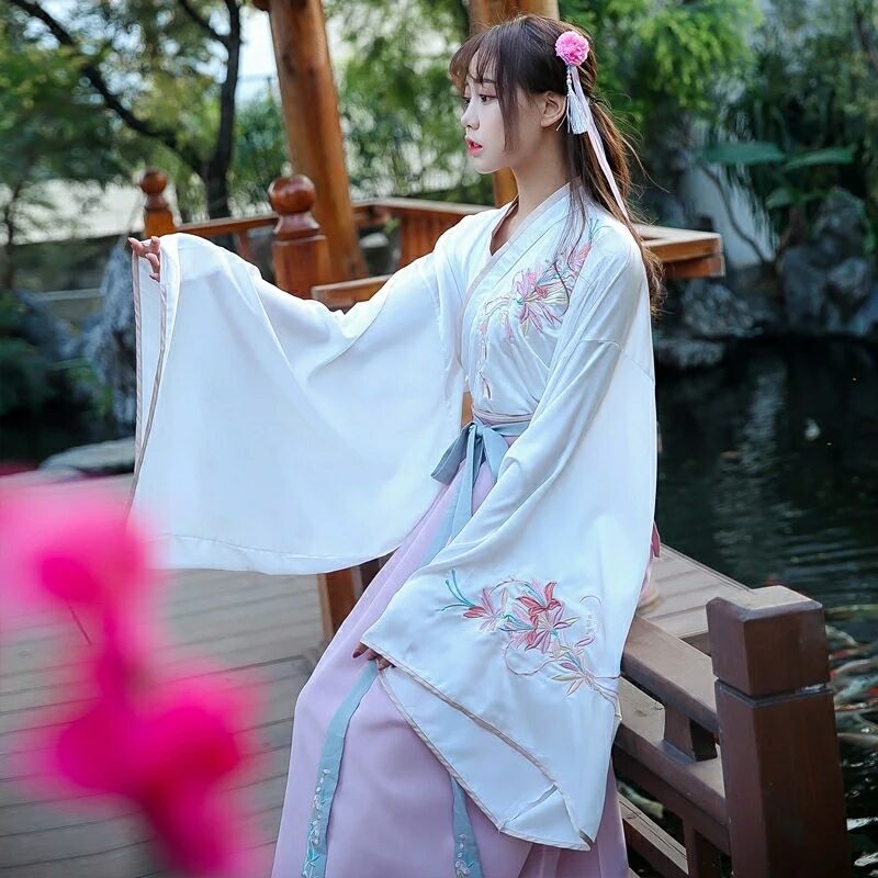 交領(lǐng)襦裙?jié)h服，粉紅清新淡雅漢服圖片