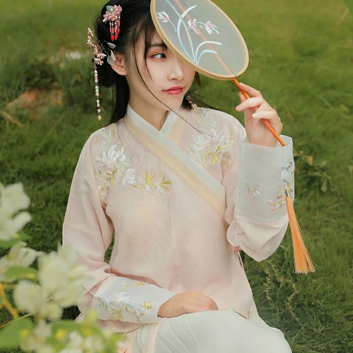 雨縑縑意漢服，清新刺繡襦裙?jié)h服圖片