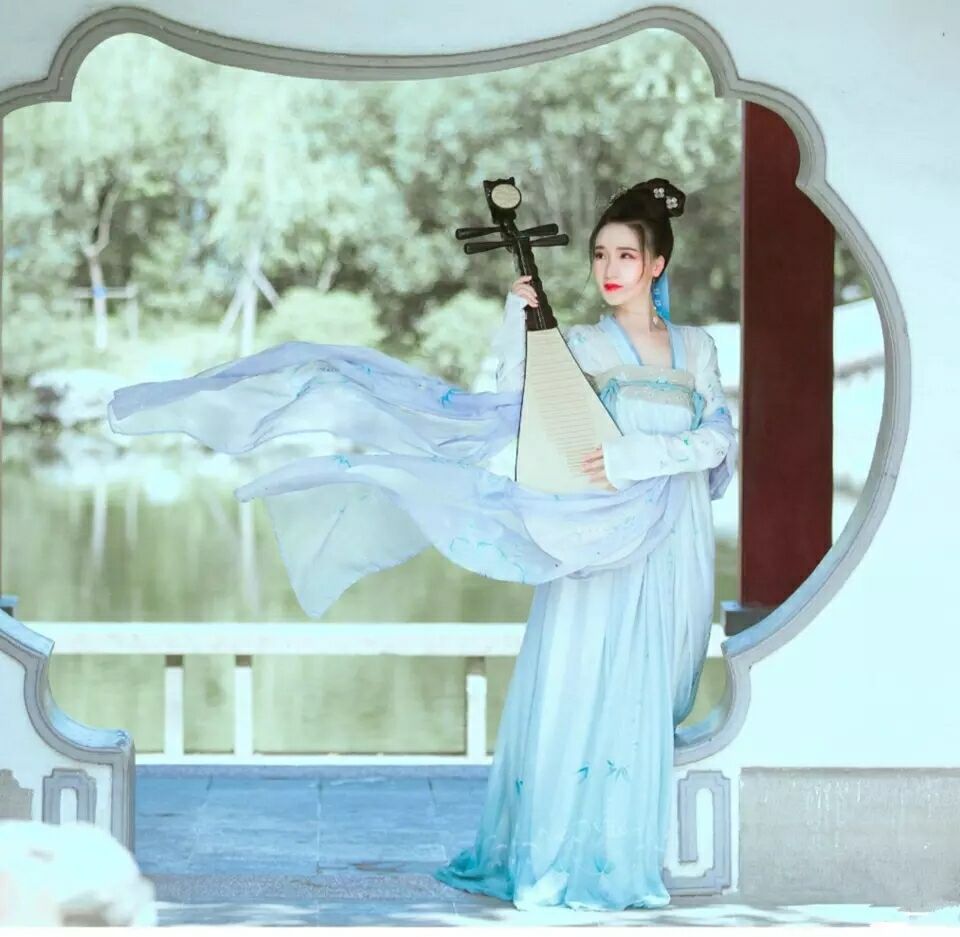 四款清淡平易交領(lǐng)漢服，瀟灑飄逸漢服圖片