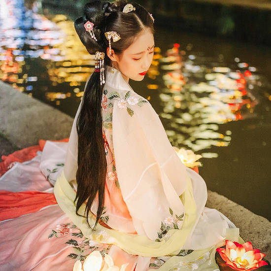 紅妝帶傘女生頭像，唯美古風(fēng)真人頭像