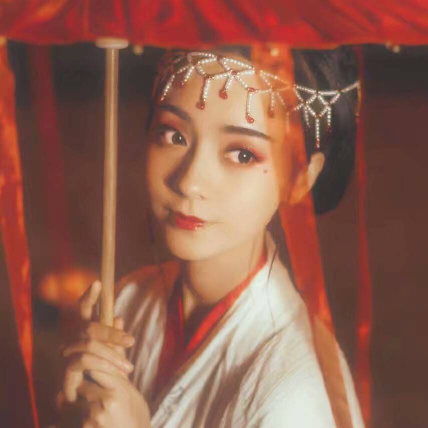 紅妝帶傘女生頭像，唯美古風(fēng)真人頭像