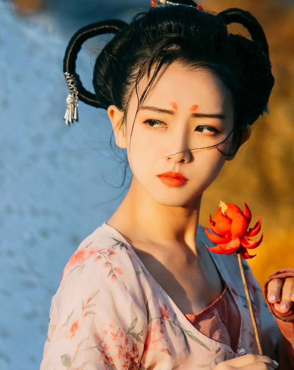 紅妝帶傘女生頭像，唯美古風(fēng)真人頭像