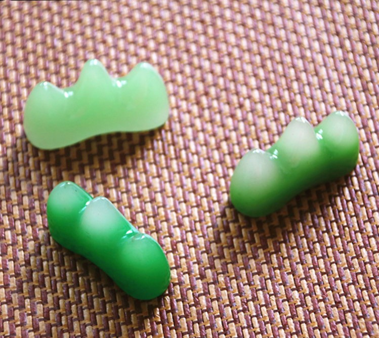 玉質筆架，精美的山形筆擱