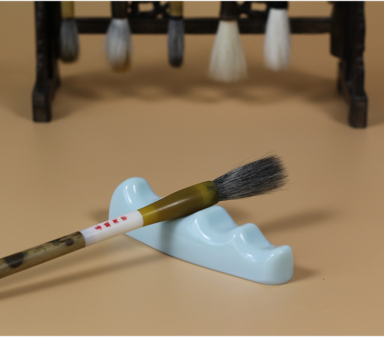 玉質筆架，精美的山形筆擱