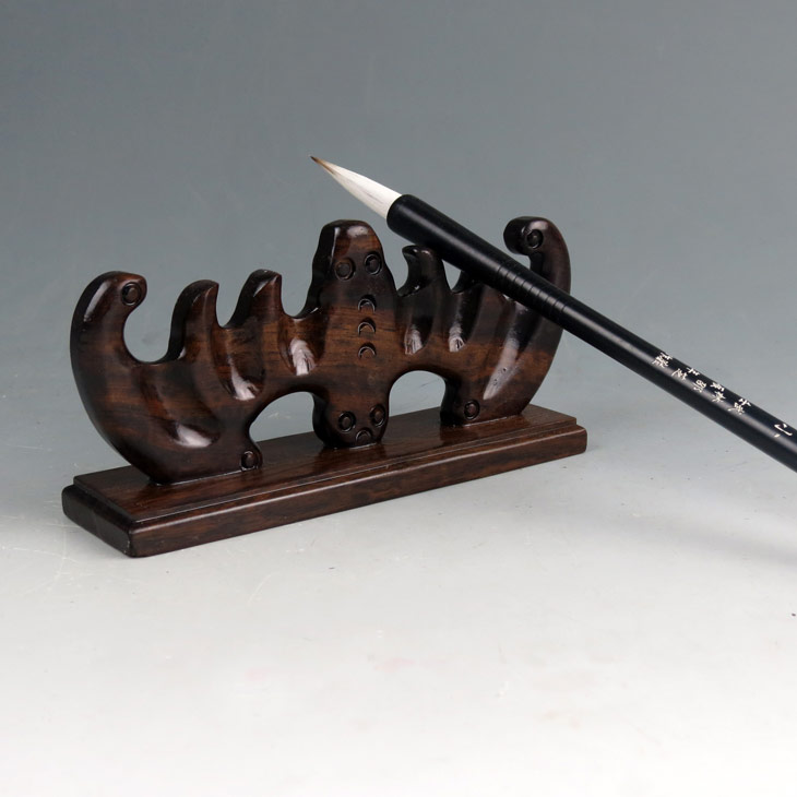 雞翅木精工細(xì)作，大蝙蝠筆架