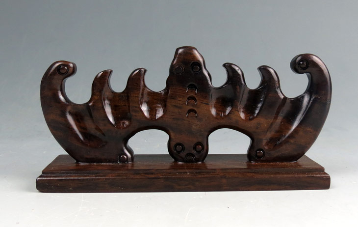 雞翅木精工細(xì)作，大蝙蝠筆架