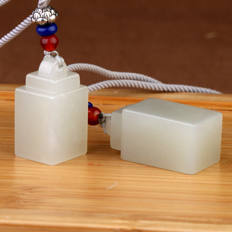 細膩清透白玉印章